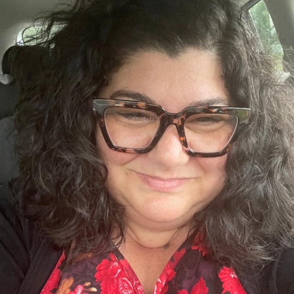 Meet your Posher, Andrea - Picture 5 of 5